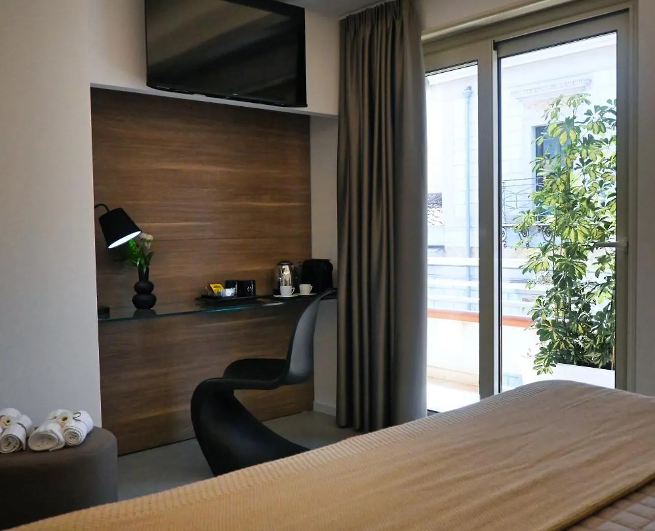 Guest house El Concept Room Brolo Italy